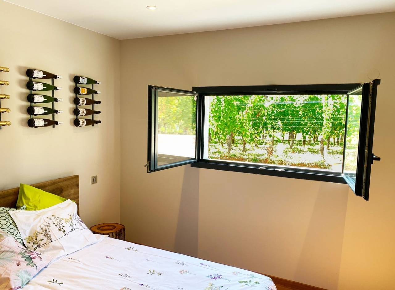 La chambre aux bouteilles du vigneron au Domaine Gueth - La chambre aux bouteilles in Gueberschwihr, Parc naturel régional des Ballons des Vosges