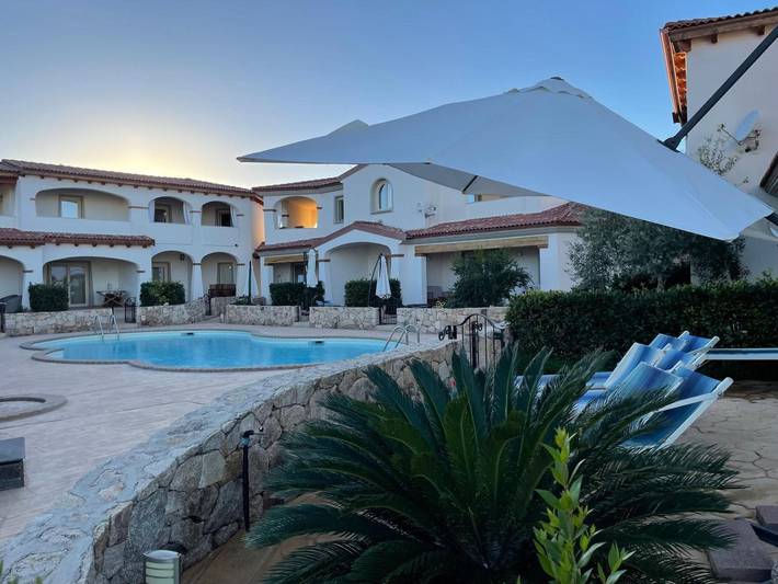 Entire apartment, Turquoise&Wood Stylish House – Modern Apartment with Pool View in Limpiddu in Limpiddu, Budoni