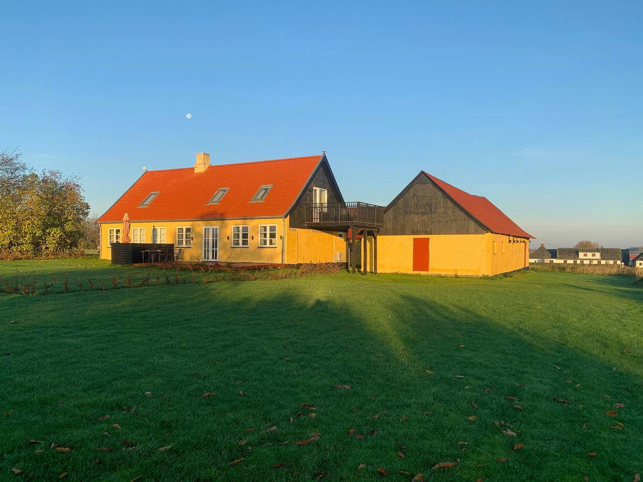 Gårdcharme og sommerhusliv på Bornholm in Rø, Gudhjem