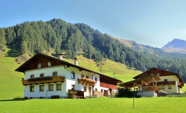 Ferienwohnung für 13 Personen, mit Balkon und Terrasse sowie Garten und Ausblick