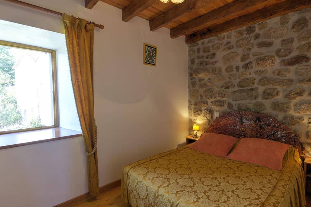 Gîte de charme avec cheminée, wifi inclus in Burdignes, Parc Naturel Régional du Pilat