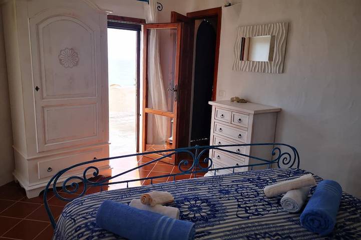 Semi-detached seafront terraced house with private garden Iun P5807 Villino 1. in Villaggio Mandorli, Villasimius