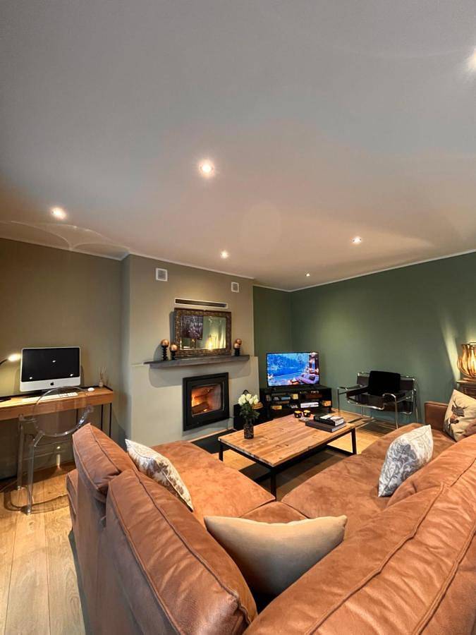 Location de vacances pour 9 personnes, avec jardin et vue dans Mormont