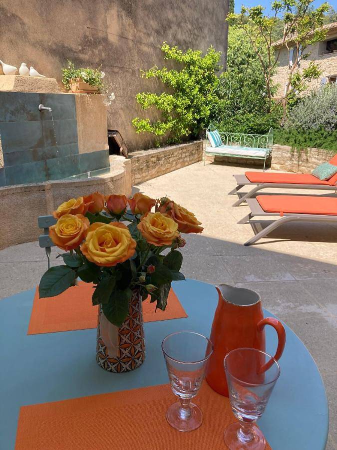 Gîte pour 2 personnes, avec Terrasse ainsi que Jardin et Vue à Vaugines - 2