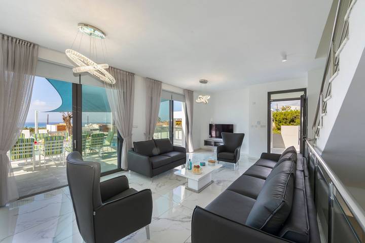 Location de vacances pour 10 personnes, avec vue sur l’océan et jardin ainsi que balcon et piscine à Paphos (ville) - 4