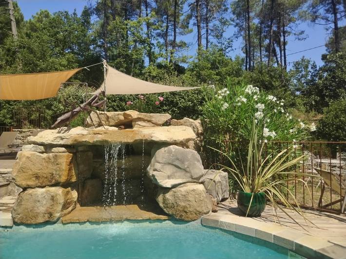 Gîte pour 10 personnes, avec terrasse et jacuzzi ainsi que jardin et piscine à Banne - 3