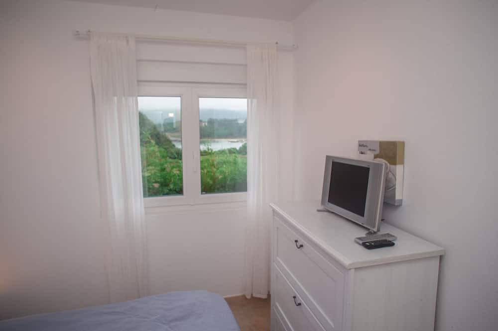 Casa de Piedra Playa de Estorde con vistas al mar in Cee, Costa da Morte