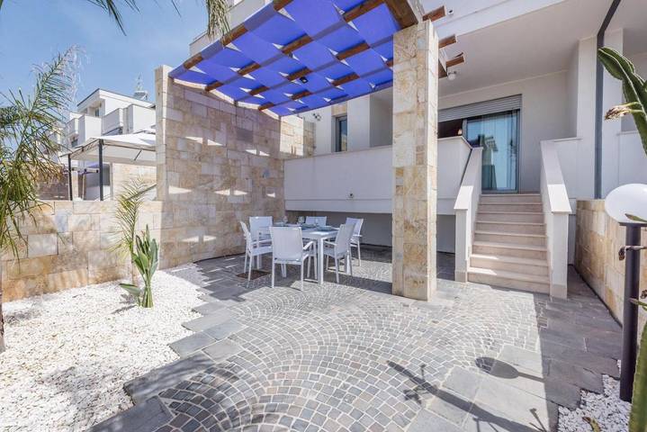 Casa vacanza per 4 persone, con giardino e piscina nonché balcone in Scala di Furno