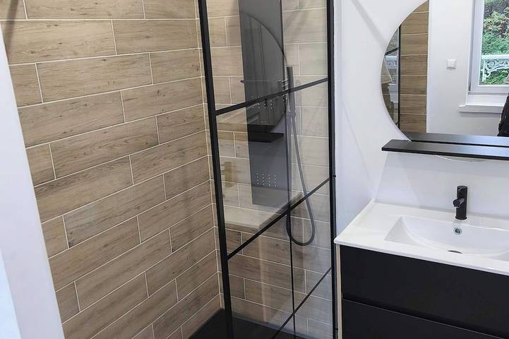 Ganze Wohnung, Ground-Floor Apt for 3 · Free Private Parking in Charleville-Mézières, Ardennen