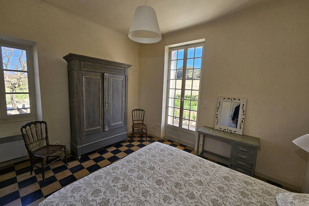 Maison de Maître “La Ravelle” – domaine avec vue Luberon in La Tour-d'Aigues, Parc naturel régional du Luberon