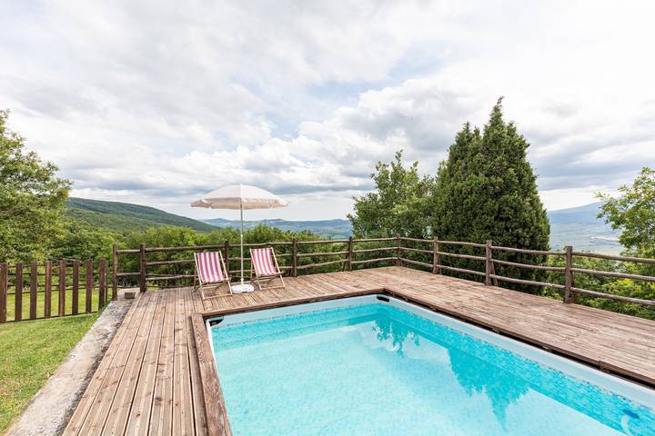Appartamento intero, Appartamento 'La Loggia' con vista sulle montagne, piscina in comune e Wi-Fi in Chianciano Terme, Siena e dintorni