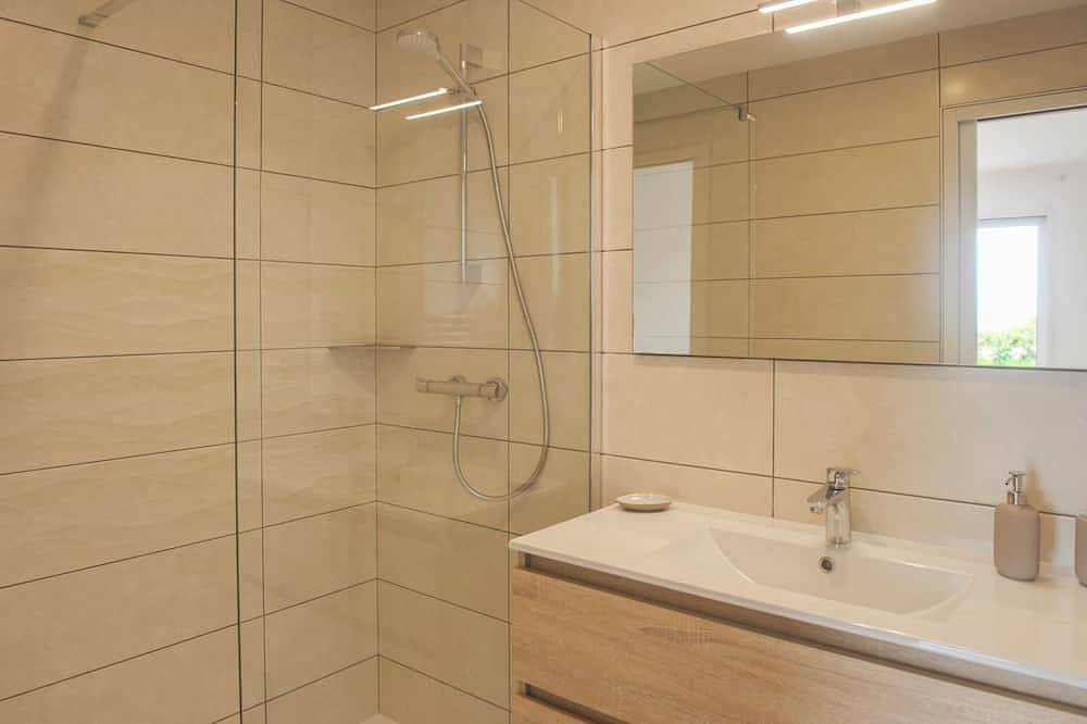 Entire apartment, - Stagadon - in Landéda, Brest region