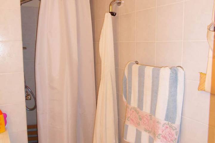 Apartamento entero, Apartamento céntrico de dos habitaciones, 2 balcones grandes, a 100 m de la playa, estacionamiento, tenis. in Beaulieu-sur-Mer, Costa mediterránea (Francia)