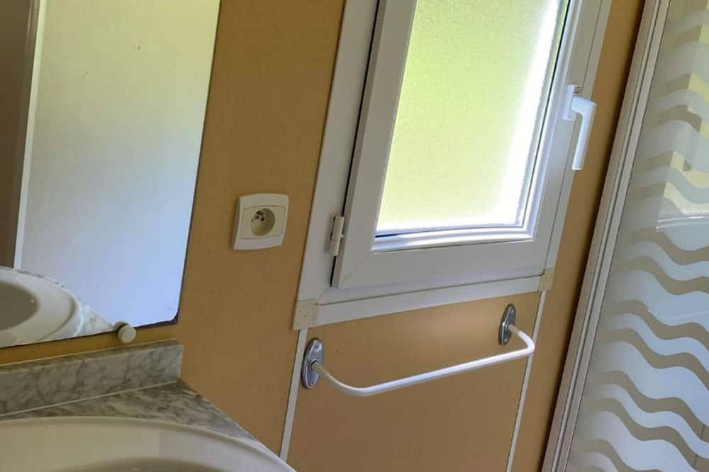 Mobil-home 4 pers avec Terrasse à Vic-sur-Cère in Vic-sur-Cère, Région d'Aurillac