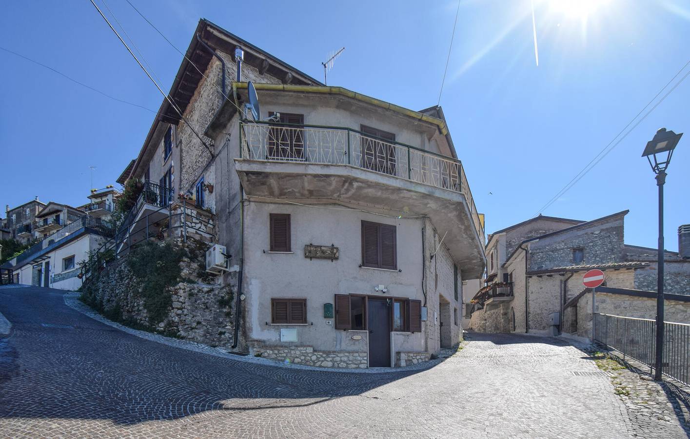 Ganze Ferienwohnung, Apartment im Stadtzentrum mit WLAN und Parkplatz in Castel di Tora, Terminillo