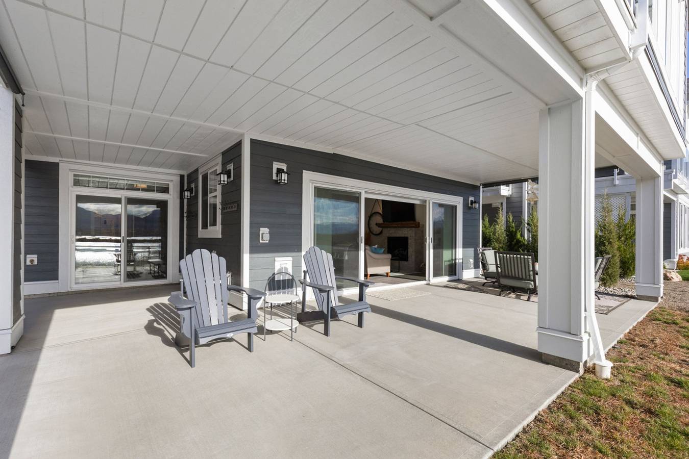 Lakefront Luxury in Warm Osoyoos in Osoyoos Lake, Okanagan-Similkameen