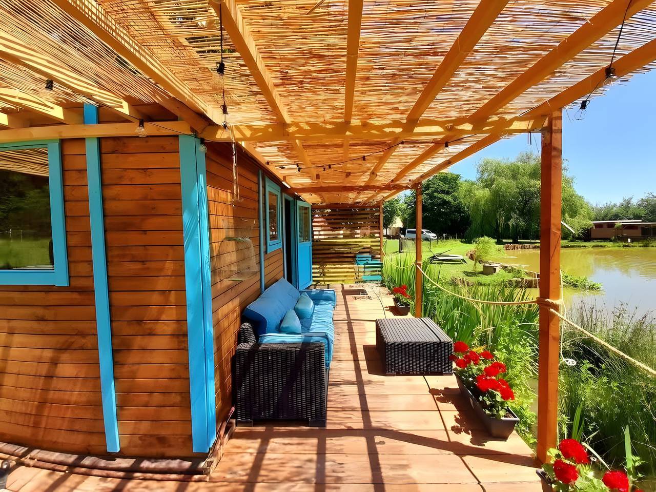 Maison de campagne 'La Zibetterie' avec piscine privée, terrasse et Wi-Fi in Saint-Privé, Région d'Auxerre