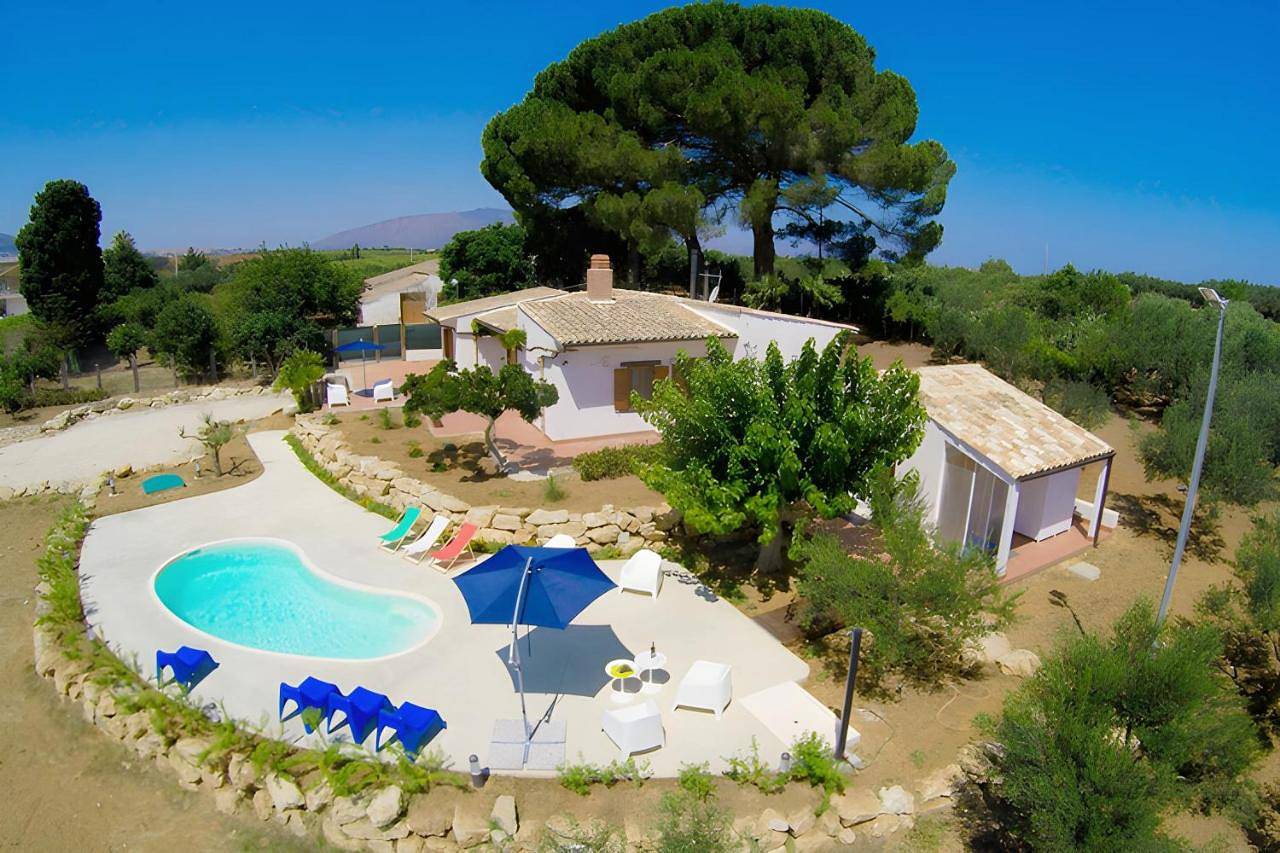 Villa Due Pini con piscina privata in Partinico, Provincia di Palermo