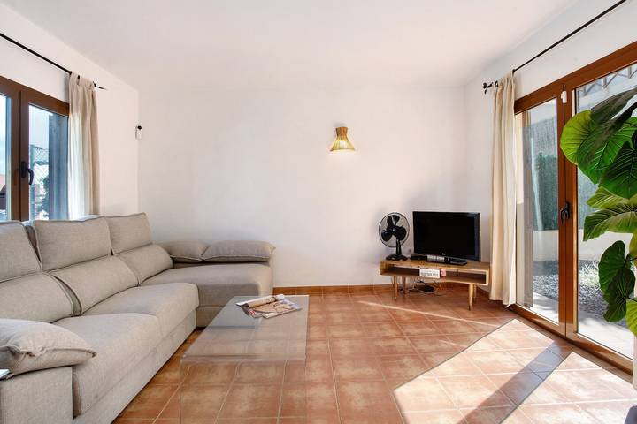Vacation Home 'Villa Charlotte' with Mountain View, Shared Pool and Wi-Fi in Tamaragua, La Oliva
