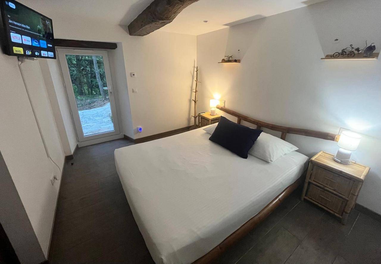 Appartement entier, Two-Bedroom Apartment in Le Thoronet, Région de Draguignan