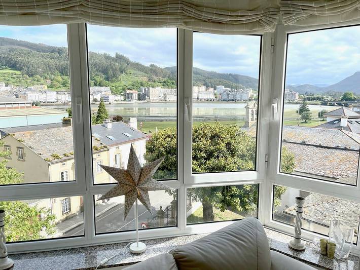 Apartamento para 4 personas, con Jacuzzi y Jardín en Viveiro