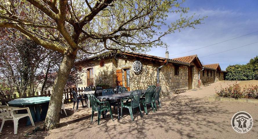 Gîte pour 15 personnes, avec jardin à Brullioles
