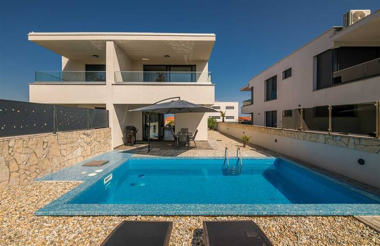 Ferienhaus für 5 Personen, mit Balkon und Terrasse sowie Garten und Pool