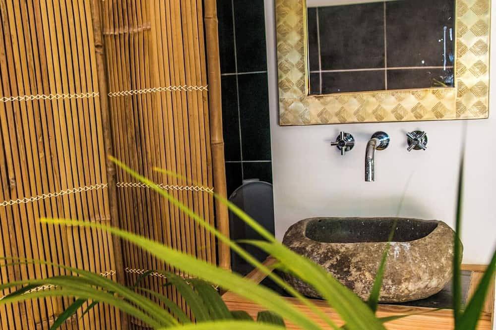 Chalet perché Te Fiti (+12ans accompagné d'un adulte  ou 2 adultes) in Saint-Remèze, Privas (arrondissement)