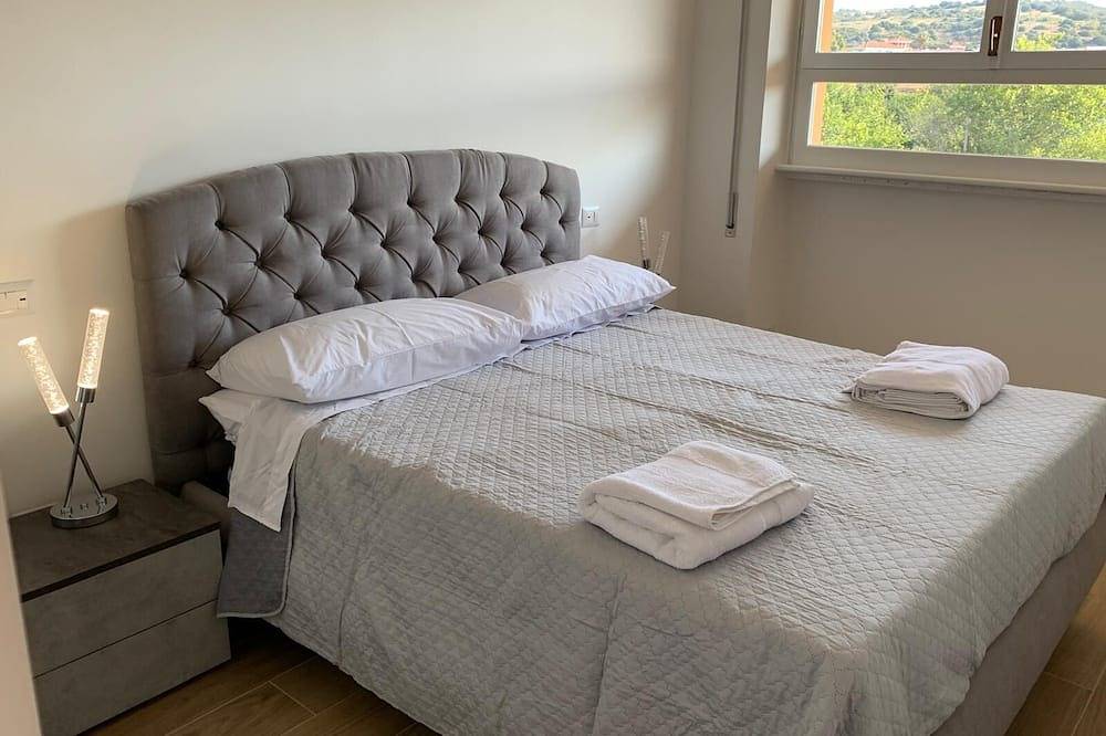Entire apartment, Appartamento Vista Mare con Spiaggia in Santa Marinella, Rome Province