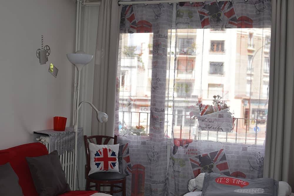 Appartement entier, Appartement lumineux parking gratuit proche bois  Château Lac Paris Disney métro in Vincennes, Val-de-Marne