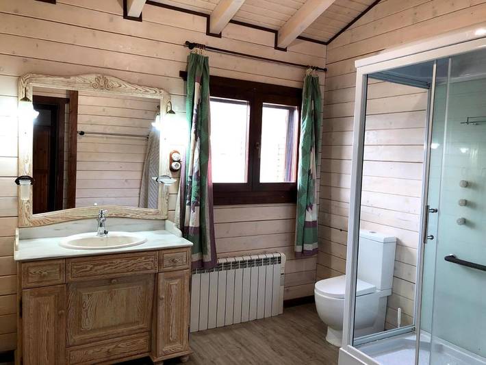 Location de vacances pour 6 personnes, avec Terrasse ainsi que Jardin et Vue à Àger - 3