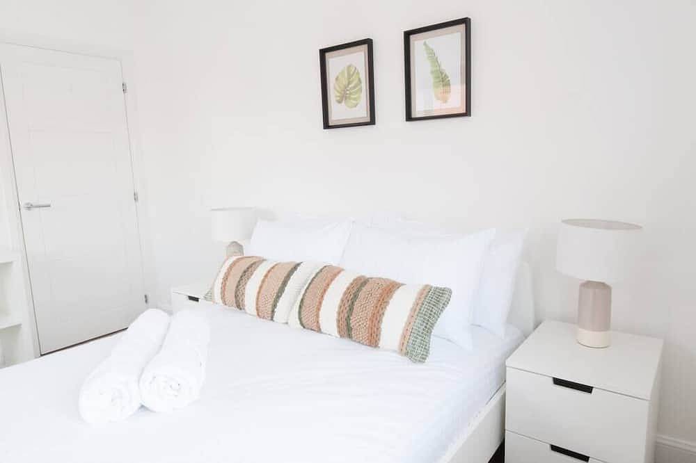 Entire property with 4 bedrooms in the Peak District - Lysander House in Ashbourne, Derbyshire
