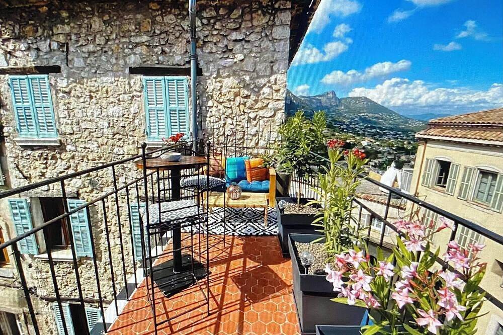 Appartement entier, 🌸 Nid douillet avec balcon dans un environnement nature in Roquefort-les-Pins, Côte méditerranéenne (France)