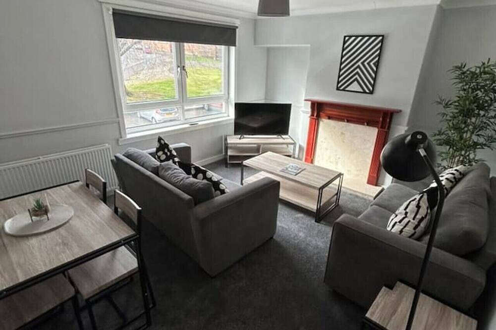 Ganze Wohnung, 3-Bed Apartment Central Greenock in Inverclyde
