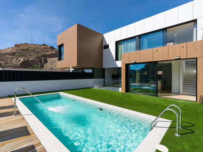 Villa for 8 people, with garden and pool as well as balcony in Mogán