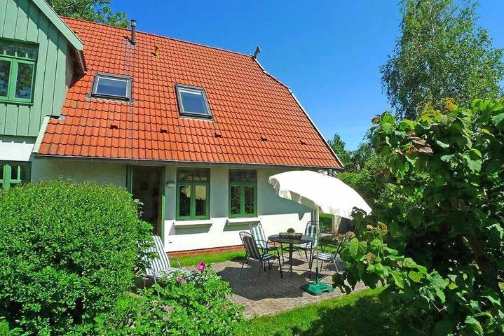 Ferienhaus für 2 Personen, mit Terrasse und Garten in Wustrow - 2