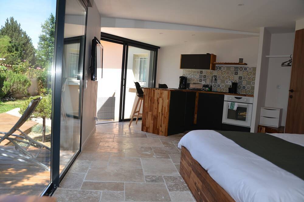 Appartement entier, Appart ht de gamme clim piscine spa sauna muscu velos ping pong, jeu de boules in Heyrieux, Région de Vienne
