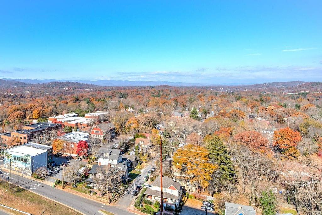 Ganze Wohnung, Penthouse Style Condo Atop Hotel Indigo in Blue Ridge Parkway, Asheville