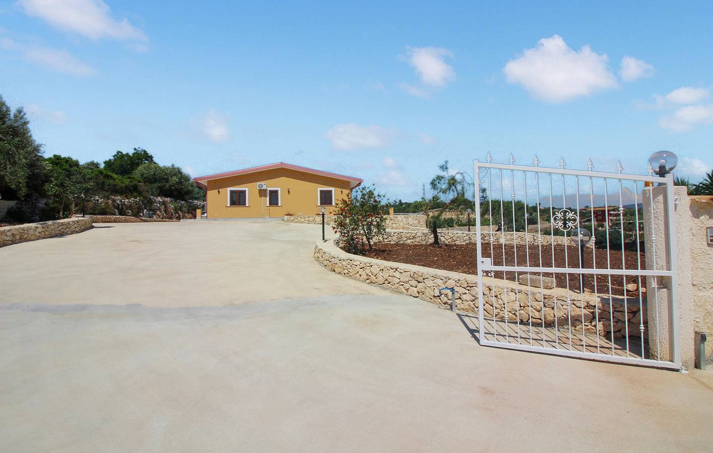 Modern appartement met zwembad en wifi, vlakbij het centrum van Solarino in Floridia, Provincie Syracuse