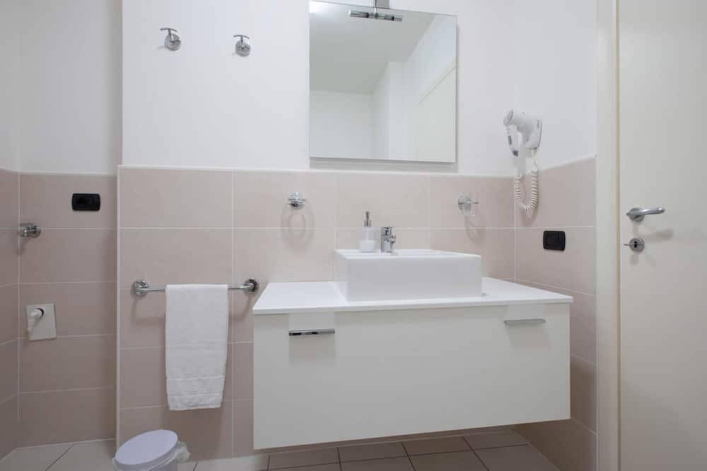 Ganze Wohnung, Residence Cafelicita - Apartment Armonia -  Lake View, Infinity Pool and Jacuzzi in San Carlo (Como), Gravedona ed Uniti