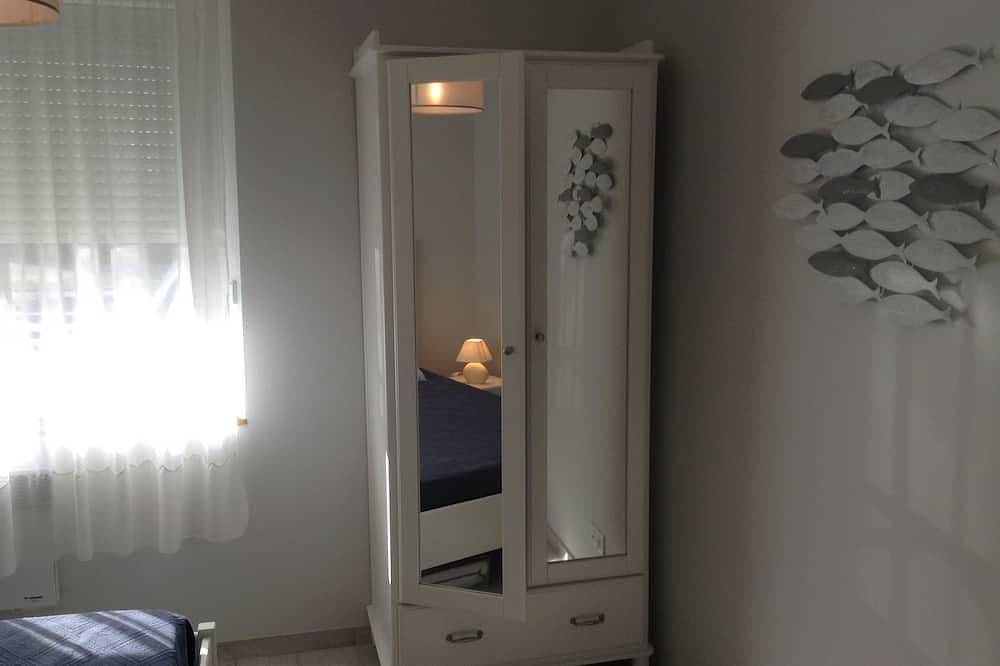 Appartement entier, Appartement en rez de chaussée spacieux avec jardin clos exposé plein sud in Saint-Malo, Région de Saint-Malo