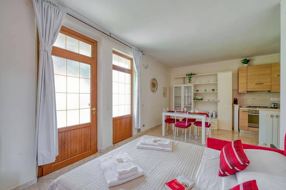 Appartamento intero, Guesthost - Comfy Apartment 200 mt from the Lake! in Castiglione del Lago, Lago Trasimeno