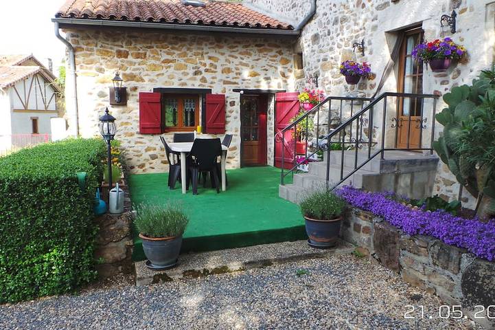 Gîte pour 3 personnes, avec jardin et terrasse, animaux acceptés