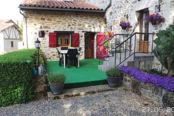 Gîte pour 3 personnes, avec terrasse et jardin, animaux acceptés à Écuras