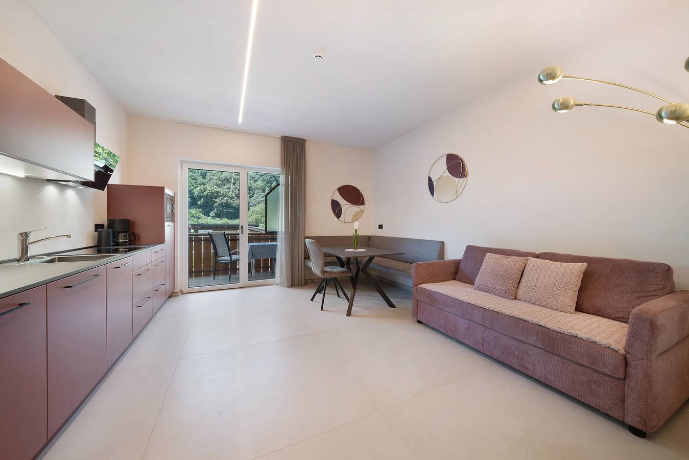 Entire apartment, Apartment 'Rosalie 5' with Mountain View, Shared Pool and Wi-Fi in Lana di Sotto, Lana