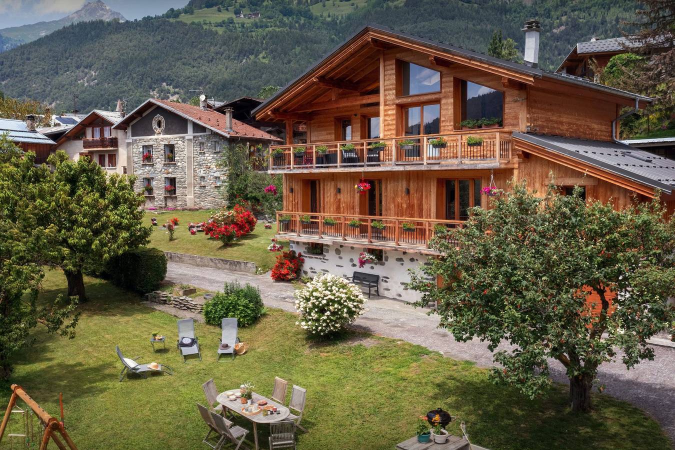 Charming chalet for 8 close to great skiing - Ovo Network in Séez, Rutor-Gruppe