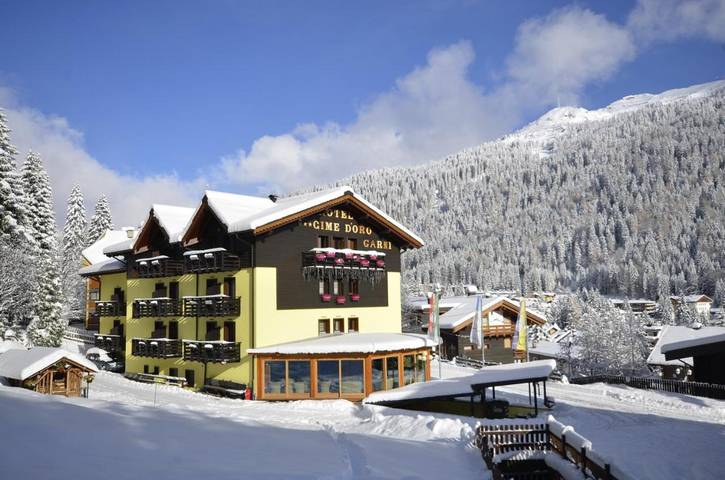 Hotel per 2 persone, con panorama e sauna nonché giardino e piscina a Madonna di Campiglio
