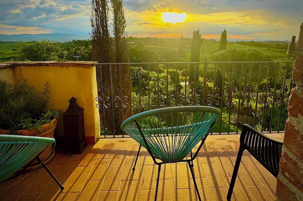Ganze Wohnung, Lovely Apartment with Breathtaking Views in Cool Umbrian Village in Castiglione del Lago, Lago Trasimeno
