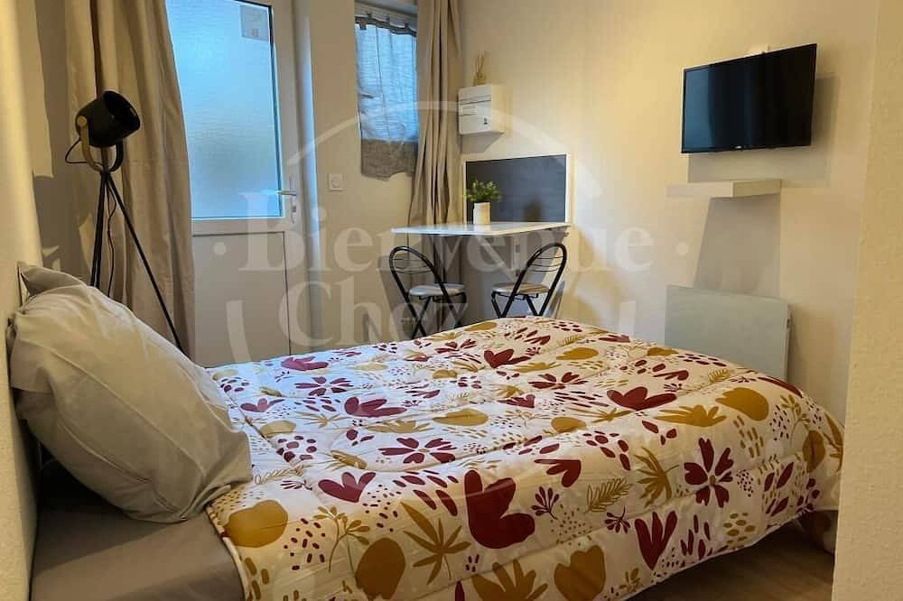 Entire apartment, Studio, Av. Marx Dormoy, fully equipped. (B) in Clermont-Ferrand, Volcans d'Auvergne Regional Nature Park