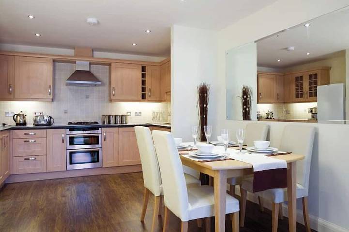 Vacation rental for 5 people, with terrace and pool in South West England